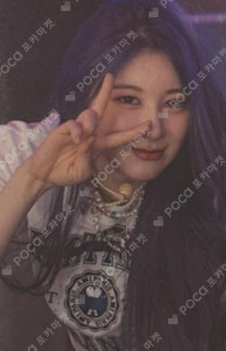 Girls In Wonderland LEECHAEYEON photocard image