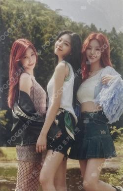 2022 SEASON'S GREETINGS [BEST FRIENDS FOREVER] TRADING CARD & STICKER SET Unit photocard image