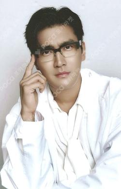 2025 SEASON'S GREETINGS RANDOM TRADING CARD [B ver.] SIWON photocard image
