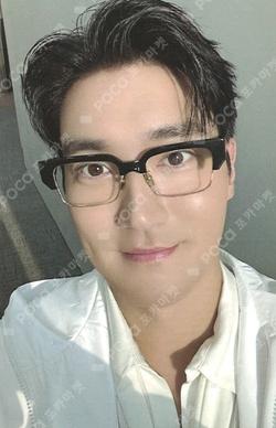 2025 SEASON'S GREETINGS RANDOM TRADING CARD [B ver.] SIWON photocard image