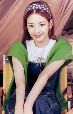 2022 SEASON'S GREETINGS [BEST FRIENDS FOREVER] TRADING CARD & STICKER SET