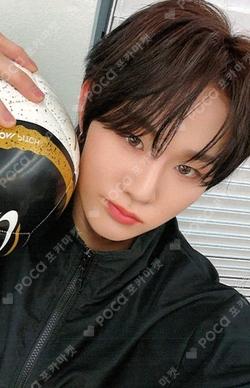 HOT MESS MAKESTAR JIYUNSEO photocard image