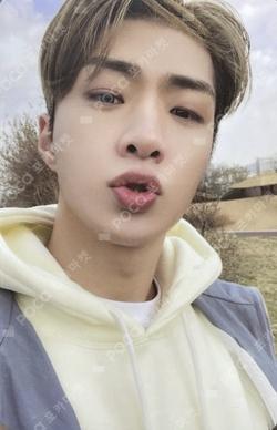 ONF X WONDERWALL WYATT photocard image