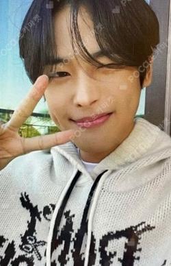 Chronograph Yglobal Music BYUNGCHAN photocard image