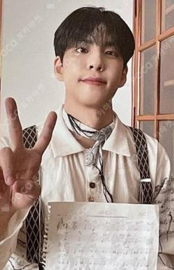 Pilmography Part Ⅱ Ver. WONPIL photocard image