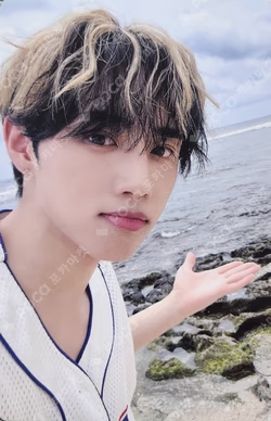 THE BOYZ 2ND ALBUM PHANTASY POP-UP STORE BOARD PARTS KEY RING SUNWOO photocard image