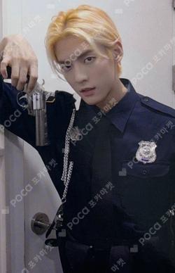 4U : OUTSIDE DEAR MY MUSE LEE MINHYUK photocard image