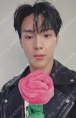 THE UNSEEN SOUND WAVE SHOWNU photocard image