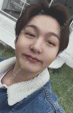BTOB 2023 SEASON'S GREETINGS OUT : BLUE VER. CUBEE LEE CHANGSUB photocard image