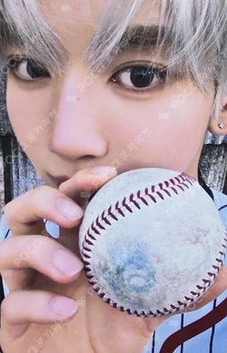 ZEROBASEONE HAN YUJIN photocard image