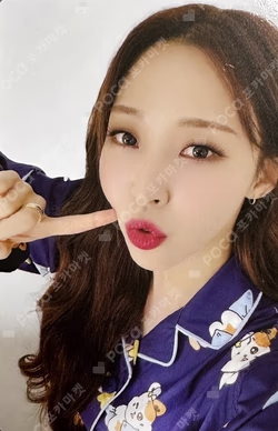 Starlit of Twinkle OFFICIAL POP-UP STORE in Taipei TRADING CARD Moon Byul photocard image