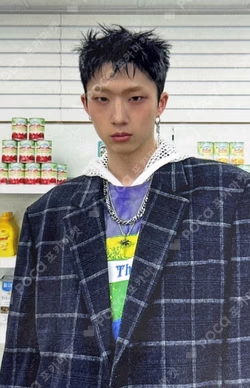 DUH! PHOTOISM POP-UP STORE JIUNG photocard image