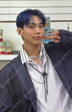 DUH! PHOTOISM POP-UP STORE INTAK photocard image