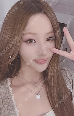 KISS OF LIFE 1ST WORLD TOUR 'KISS ROAD' In North America TOUR-LOG PRE-ORDER BELLE photocard image