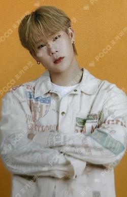 2023 MONSTA X 7TH OFFICIAL FANCLUB MONBEBE FAN－CONCERT [MX FRIENDS] RANDOM PHOTOCARD PACK JOOHONEY photocard image