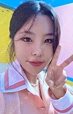 2023 MAMAMOO SEASON'S GREETINGS MOOMOO'S DONUTS Bizent Mall Whee In photocard image