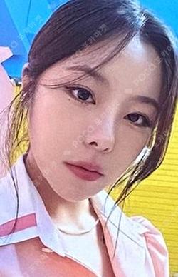 2023 MAMAMOO SEASON'S GREETINGS MOOMOO'S DONUTS Whee In photocard image