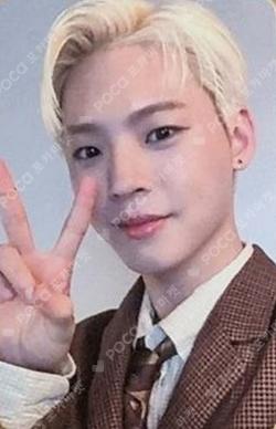 2024 SEASON'S GREETINGS [CHESS MATE] SOUND WAVE HYOJIN photocard image