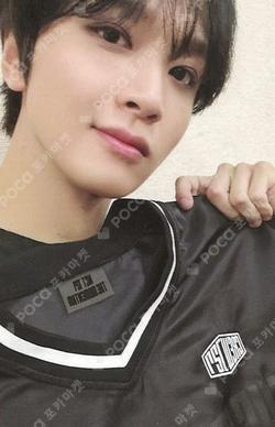 NCT 127 4TH TOUR NEO CITY : SEOUL - THE MOMENTUM PULLOVER HAECHAN photocard image