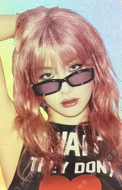 Accidentally On Purpose POSTCARD + HOLOGRAM PHOTO CARD SET PUNK GIRL ver. SEULGI photocard image