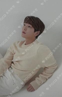 2020 SEASON'S GREETINGS HOTTRACKS ONEW photocard image