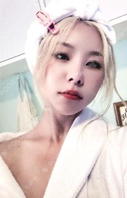 2024 SEASON'S GREETINGS [Years of Whee In] SOUND WAVE Whee In photocard image