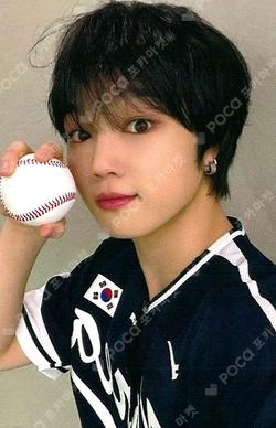 YOUNI-T JUMP UP EUNHO photocard image