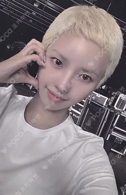 We are [POCAALBUM] Photobook Ver. SOYEON photocard image