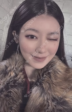 We are WEVERSE SHUHUA photocard image