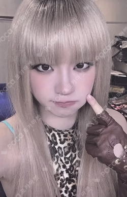 We are WEVERSE YUQI photocard image