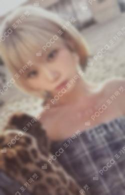 HOT hello82 POP-UP Exclusive KIM CHAEWON photocard image