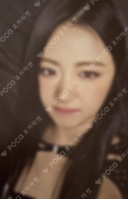 HOT hello82 Exclusive HUH YUNJIN photocard image