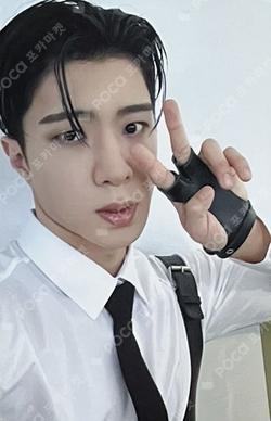 2025 SEASON’S GREETINGS MYSTERY CODE SOUND WAVE WYATT photocard image