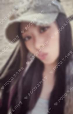 HOT hello82 POP-UP Exclusive HUH YUNJIN photocard image