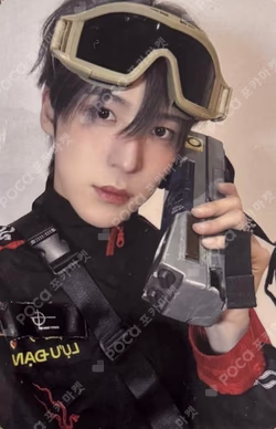ATEEZ X ANITEEZ POP-UP STORE ANITEEZ IN TREASURE FLAT-FUR PLUSH YUNHO photocard image
