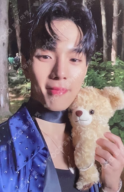 THE UNSEEN SOUND WAVE LUCKY DRAW SHOWNU photocard image