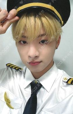 Y MAKESTAR SION photocard image