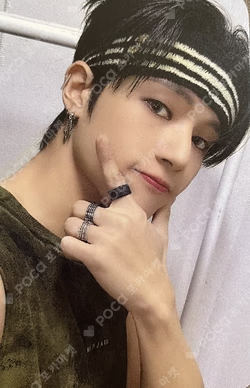 THE WORLD EP.2 : OUTLAW OFFICIAL POP-UP STORE RANDOM ACRYLIC STAND