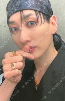 EXPLORER POP-UP STORE NAMEPLATE & PIN BUTTON SET EUNHYUK photocard image