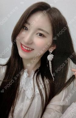 BLOOM*IZ I*WAS ver. LEECHAEYEON photocard image