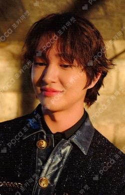 SHINee ONEW photocard image