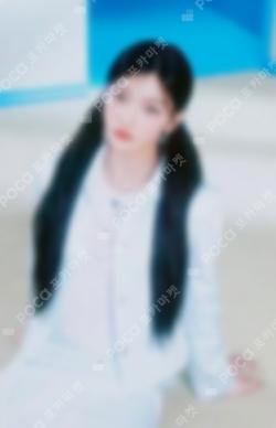 2025 ILLIT GLITTER DAY IN SEOUL TRADING CARD IROHA photocard image