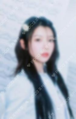 2025 ILLIT GLITTER DAY IN SEOUL TRADING CARD MOKA photocard image