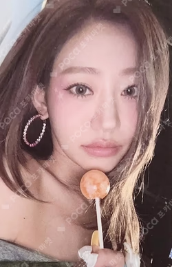 224 MAGAZINE Ver. JULIE photocard image