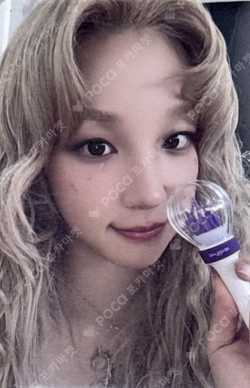 We are BROADCAST YUQI photocard image