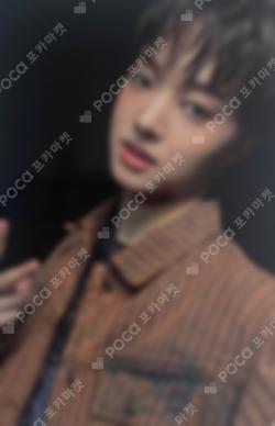 Imagen de la photocard de EJ de &TEAM