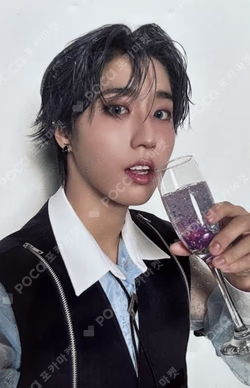 Hollow LIMITED B HAN photocard image