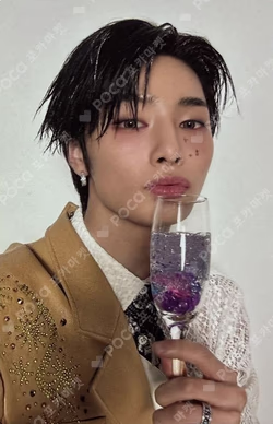 Hollow LIMITED B I.N photocard image