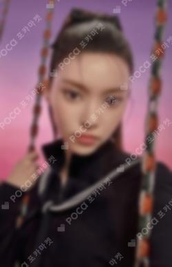 bomb HMV LUCKY DRAW YUNAH photocard image