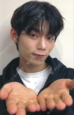 HOT MESS JUMP UP LEEJEONGHYEON photocard image
